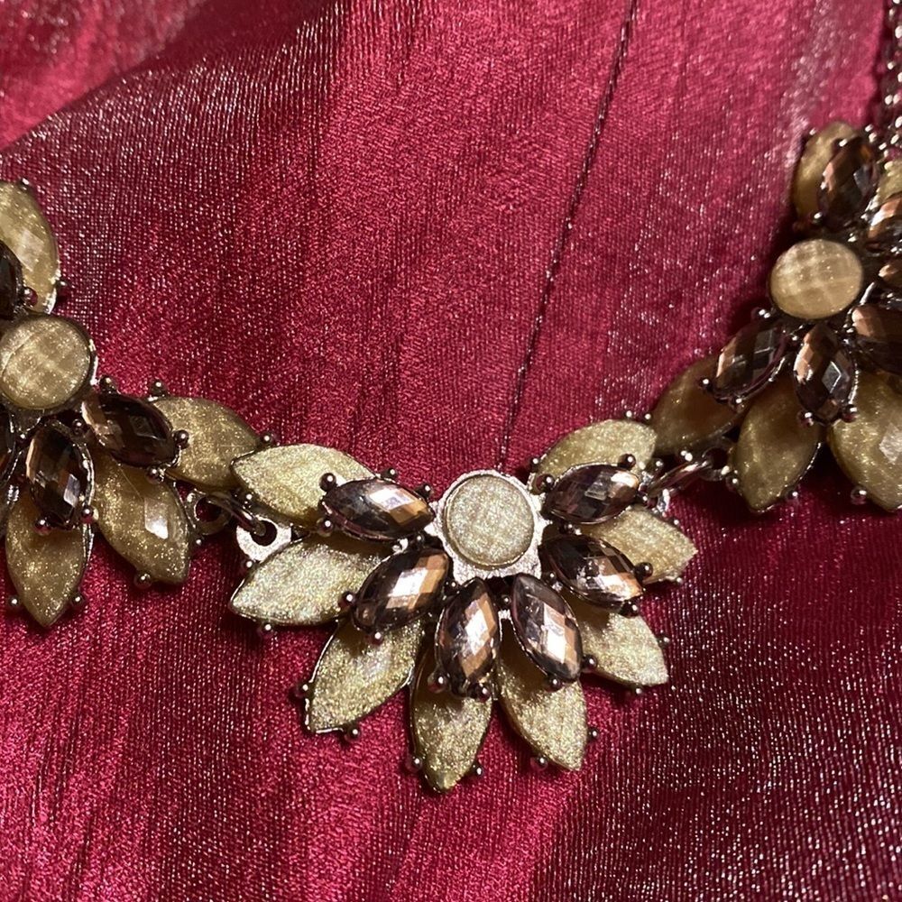 3 Floral Cluster 15” Neckalce - Picture 2 of 4